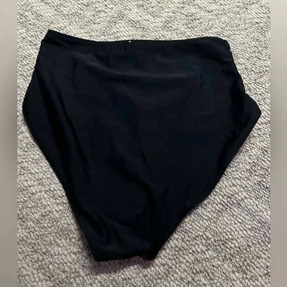 bikini bottoms - Picture 2 of 2